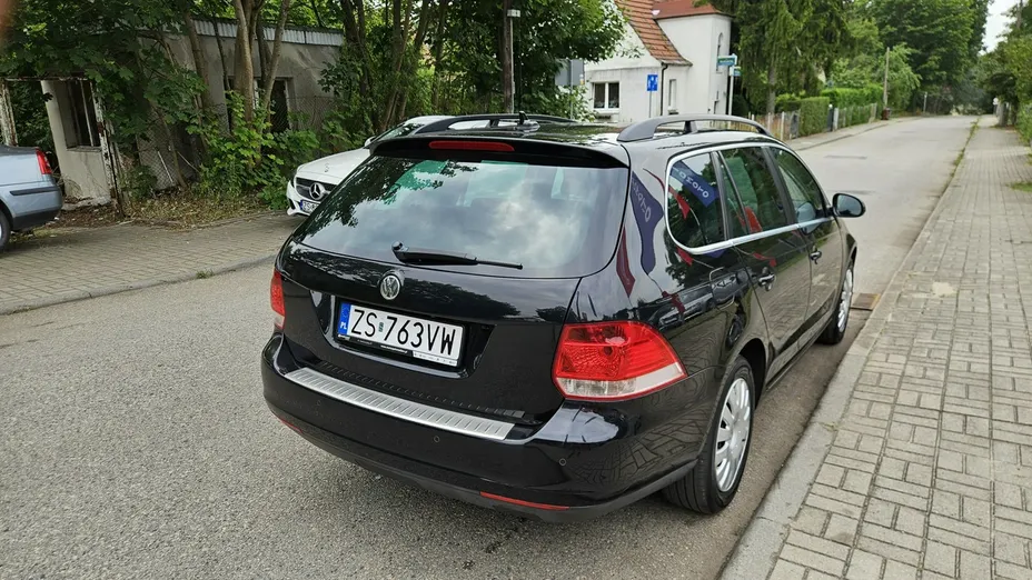 VOLKSWAGEN Golf -