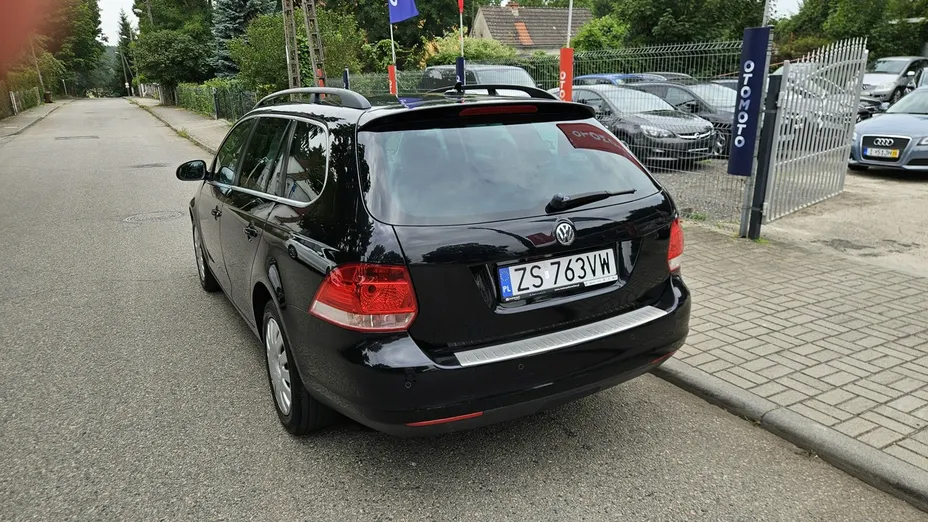VOLKSWAGEN Golf -