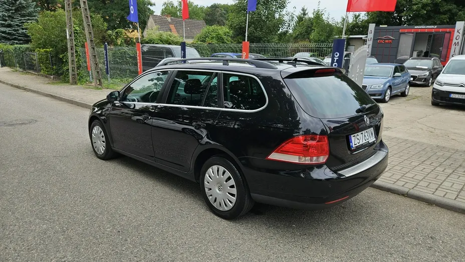 VOLKSWAGEN Golf -