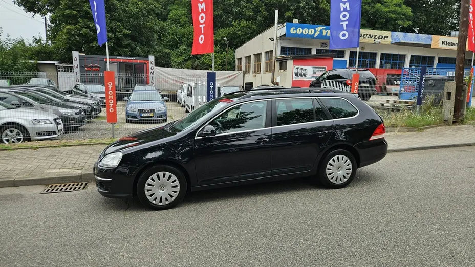 VOLKSWAGEN Golf -