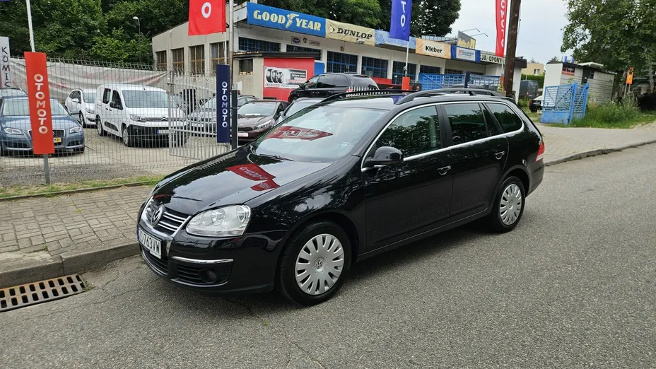 VOLKSWAGEN Golf -