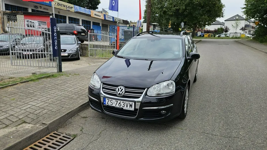 VOLKSWAGEN Golf -