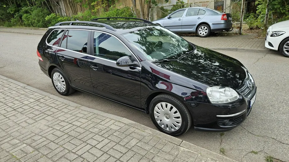 VOLKSWAGEN Golf -
