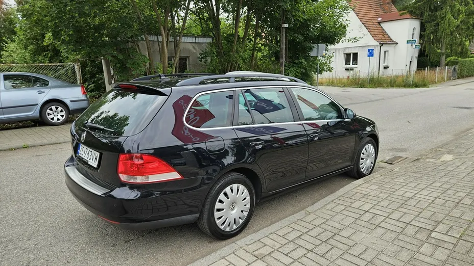 VOLKSWAGEN Golf -