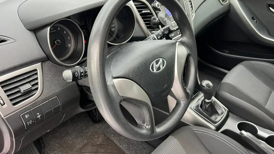 HYUNDAI i30 -