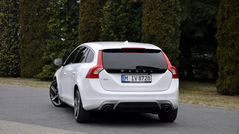 VOLVO V60 -