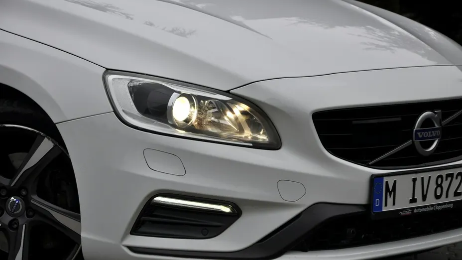 VOLVO V60 -
