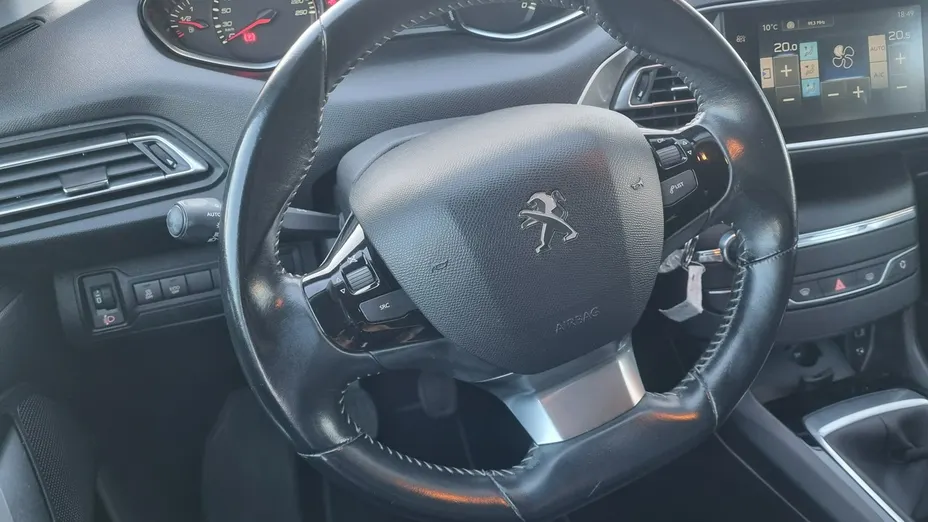 PEUGEOT 308 -
