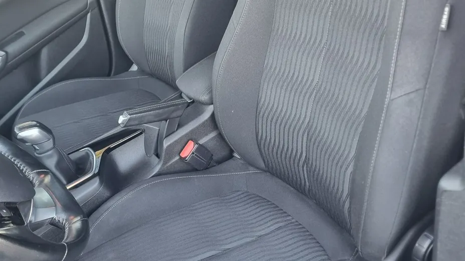 PEUGEOT 308 -