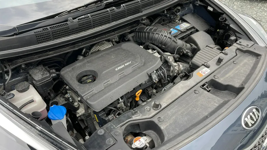 KIA Carens -
