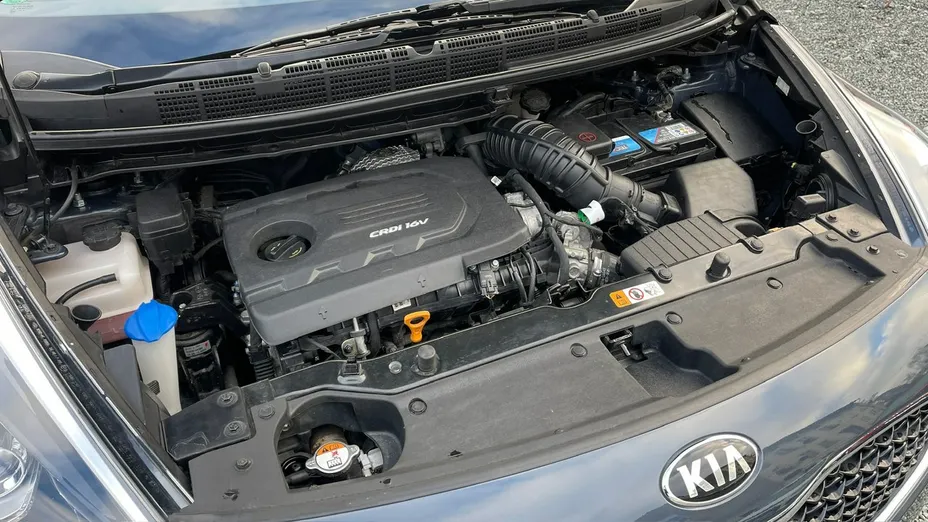 KIA Carens -