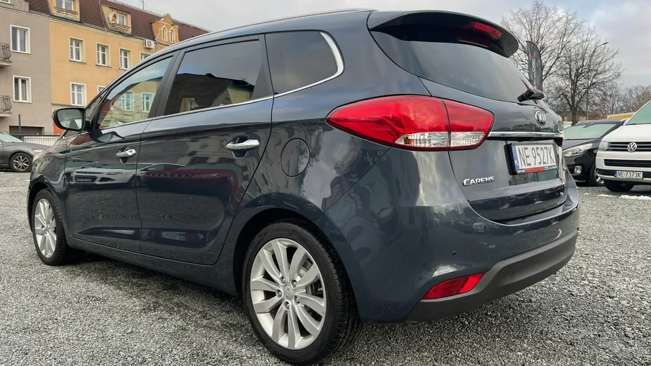 KIA Carens -