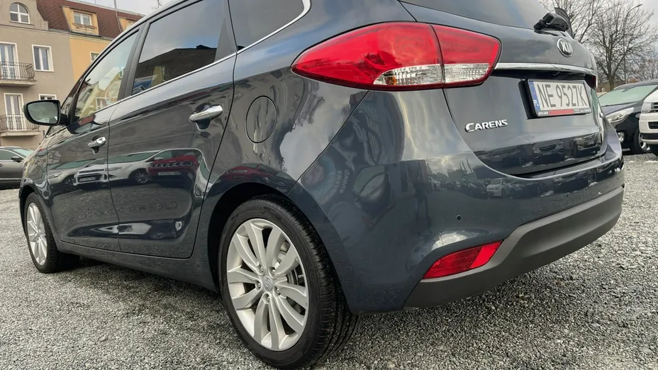KIA Carens -