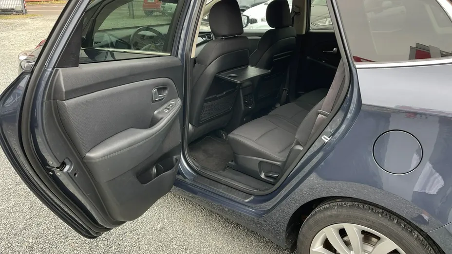 KIA Carens -