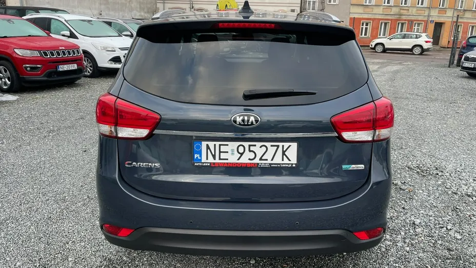 KIA Carens -