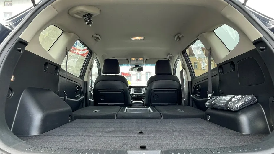 KIA Carens -