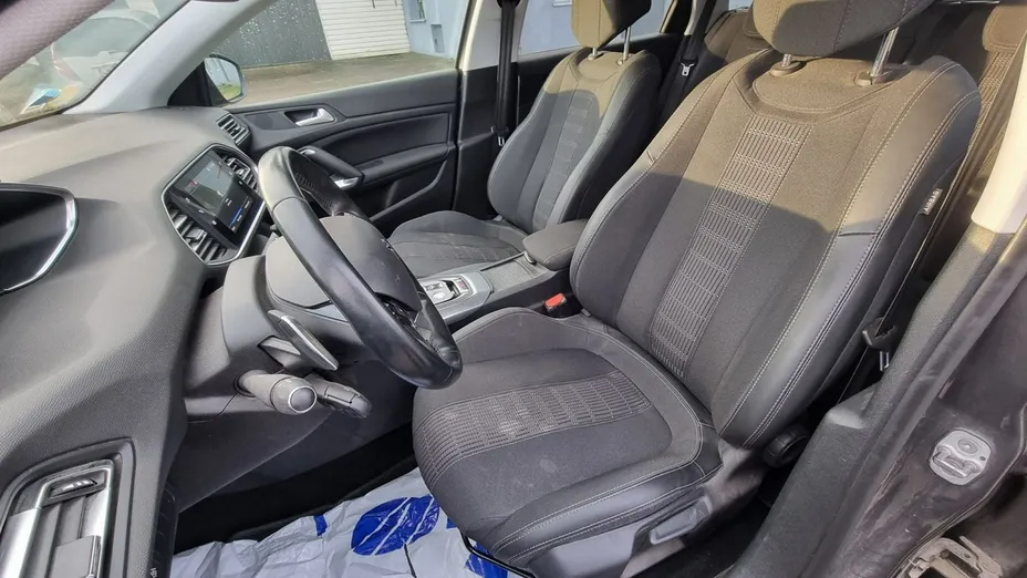 PEUGEOT 308 -
