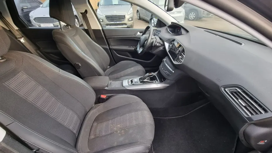 PEUGEOT 308 -