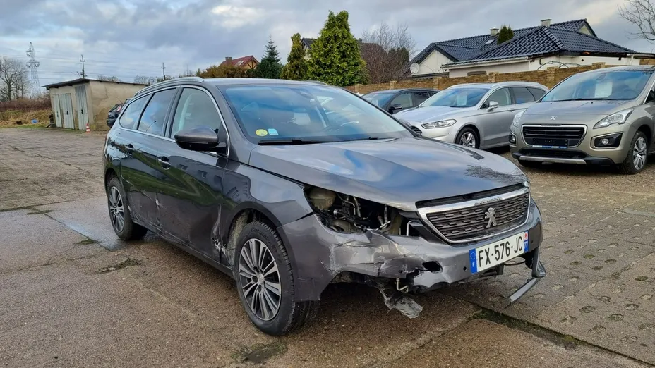 PEUGEOT 308 -