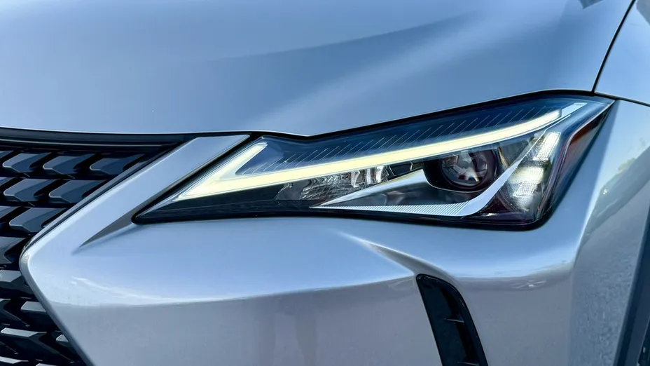 LEXUS UX -