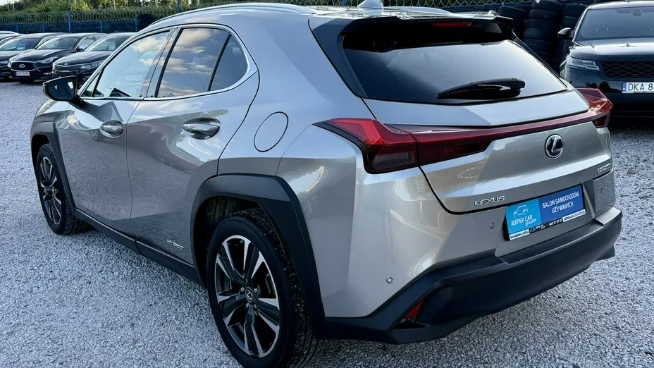 LEXUS UX -