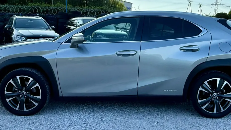 LEXUS UX -