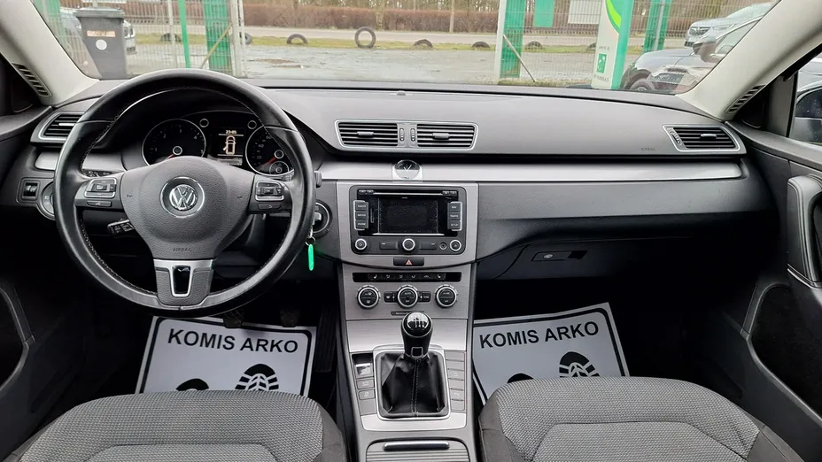 VOLKSWAGEN Passat -