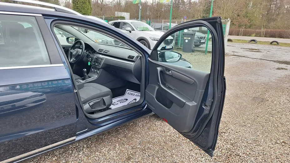 VOLKSWAGEN Passat -