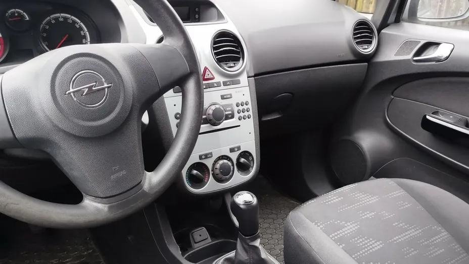 OPEL Corsa -