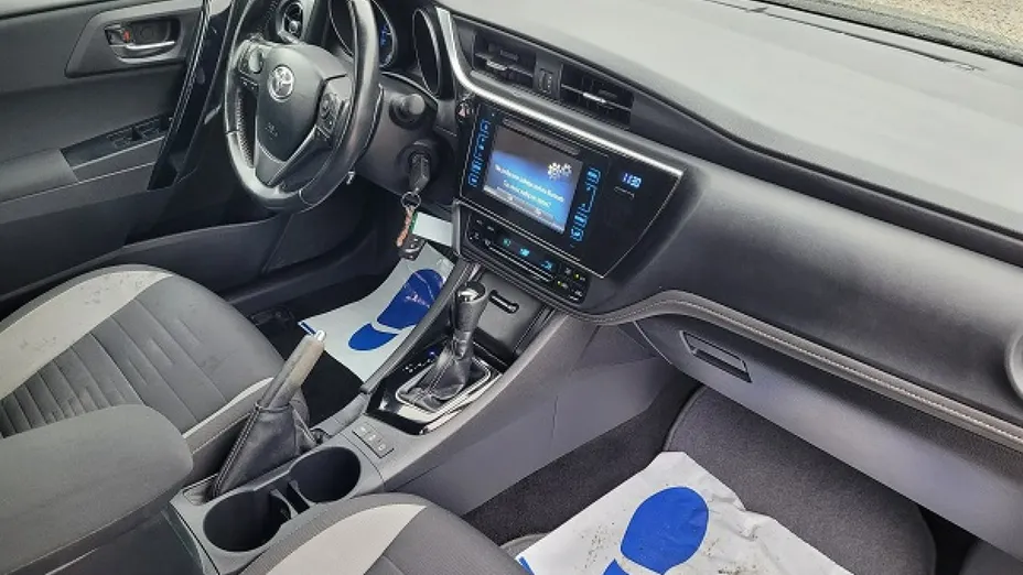 TOYOTA Auris -