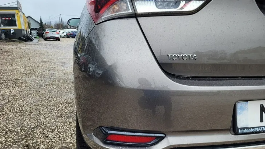 TOYOTA Auris -