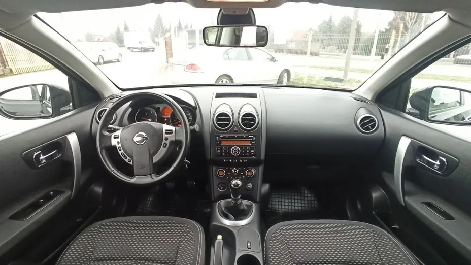 NISSAN Qashqai -