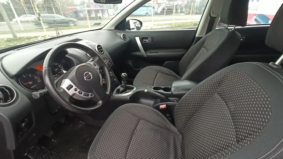 NISSAN Qashqai -