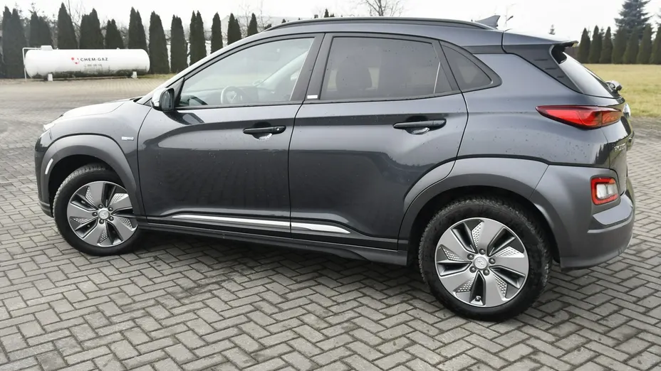 HYUNDAI Kona -
