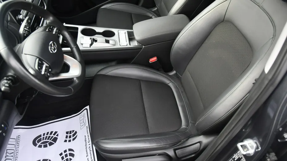 HYUNDAI Kona -
