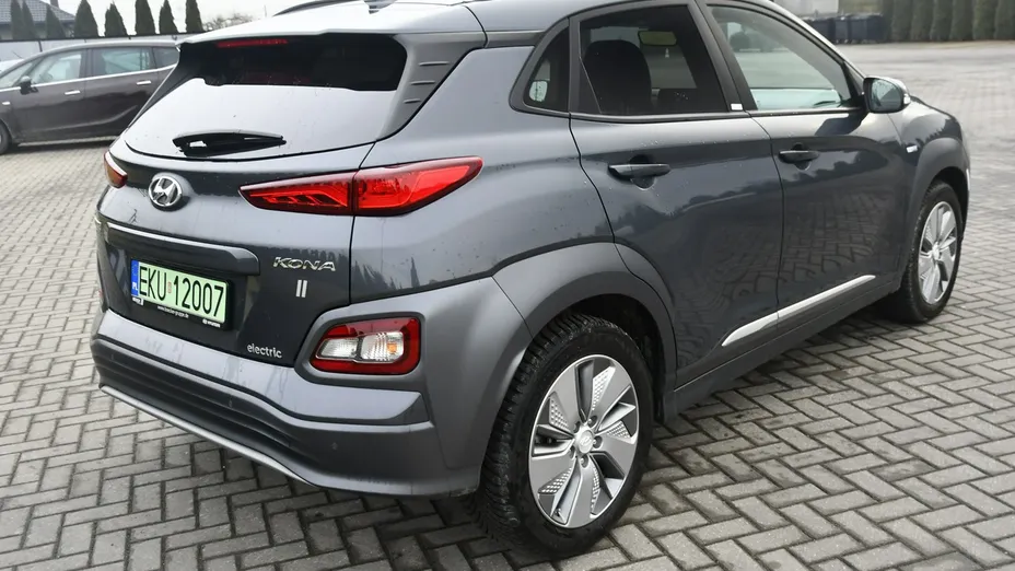 HYUNDAI Kona -