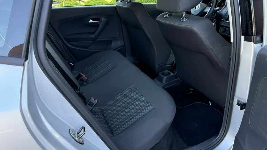 VOLKSWAGEN Polo -