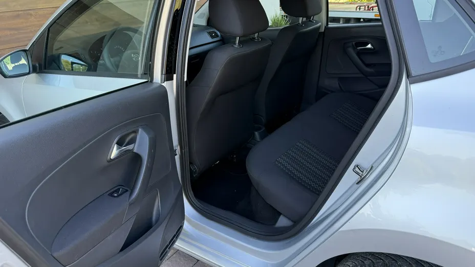 VOLKSWAGEN Polo -