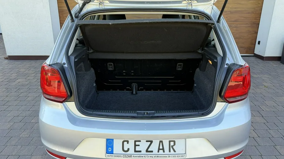 VOLKSWAGEN Polo -