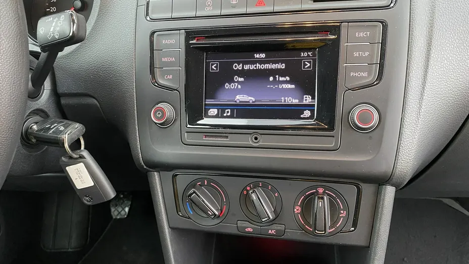 VOLKSWAGEN Polo -