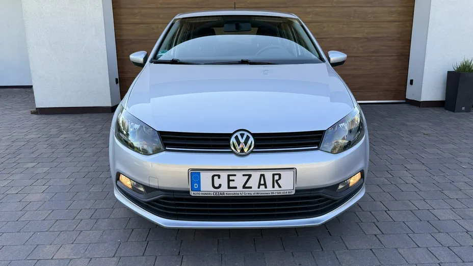VOLKSWAGEN Polo -