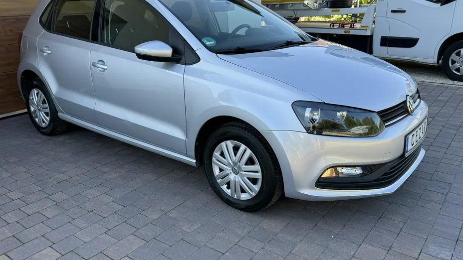 VOLKSWAGEN Polo -