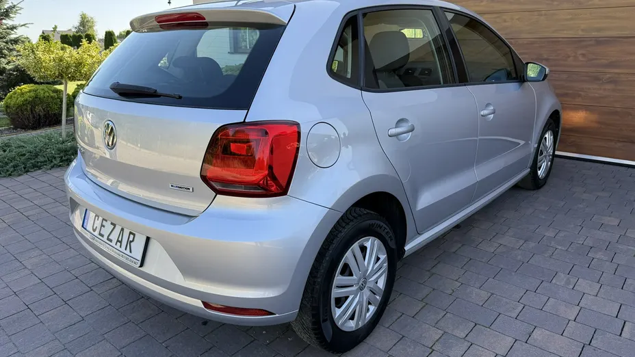 VOLKSWAGEN Polo -