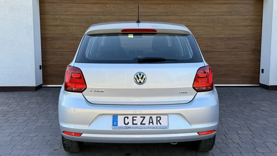 VOLKSWAGEN Polo -