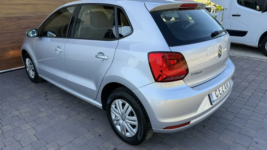 VOLKSWAGEN Polo -