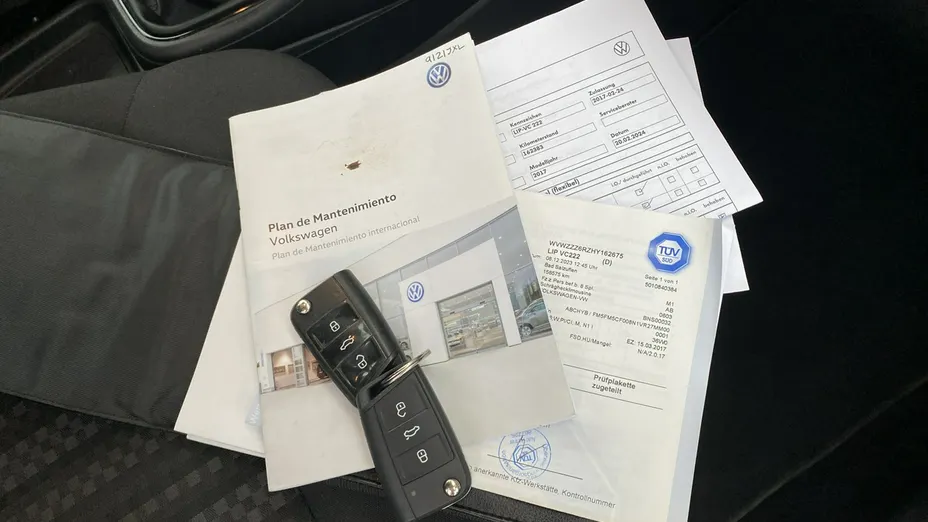 VOLKSWAGEN Polo -