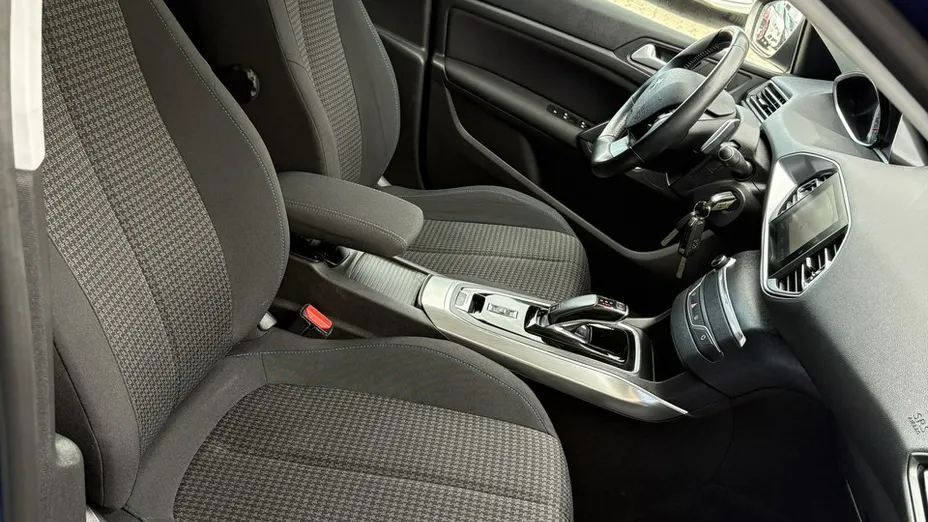 PEUGEOT 308 -