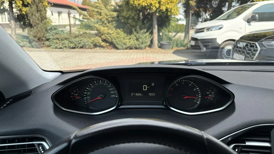 PEUGEOT 308 -