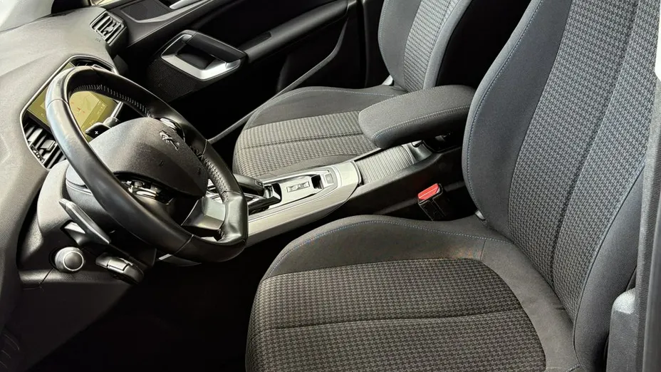 PEUGEOT 308 -