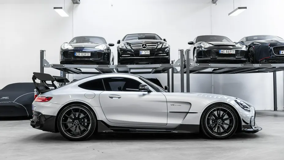 MERCEDES-BENZ AMG GT -